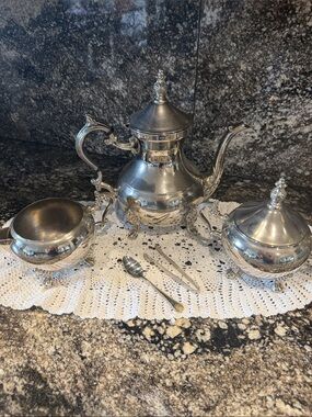 Silver plated, unmarked set: teapot, creamer, sugar bowl - Very Nice!